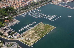 130 x 25 Metre Berth/Mooring Port Mirabello Marina, La Spezia